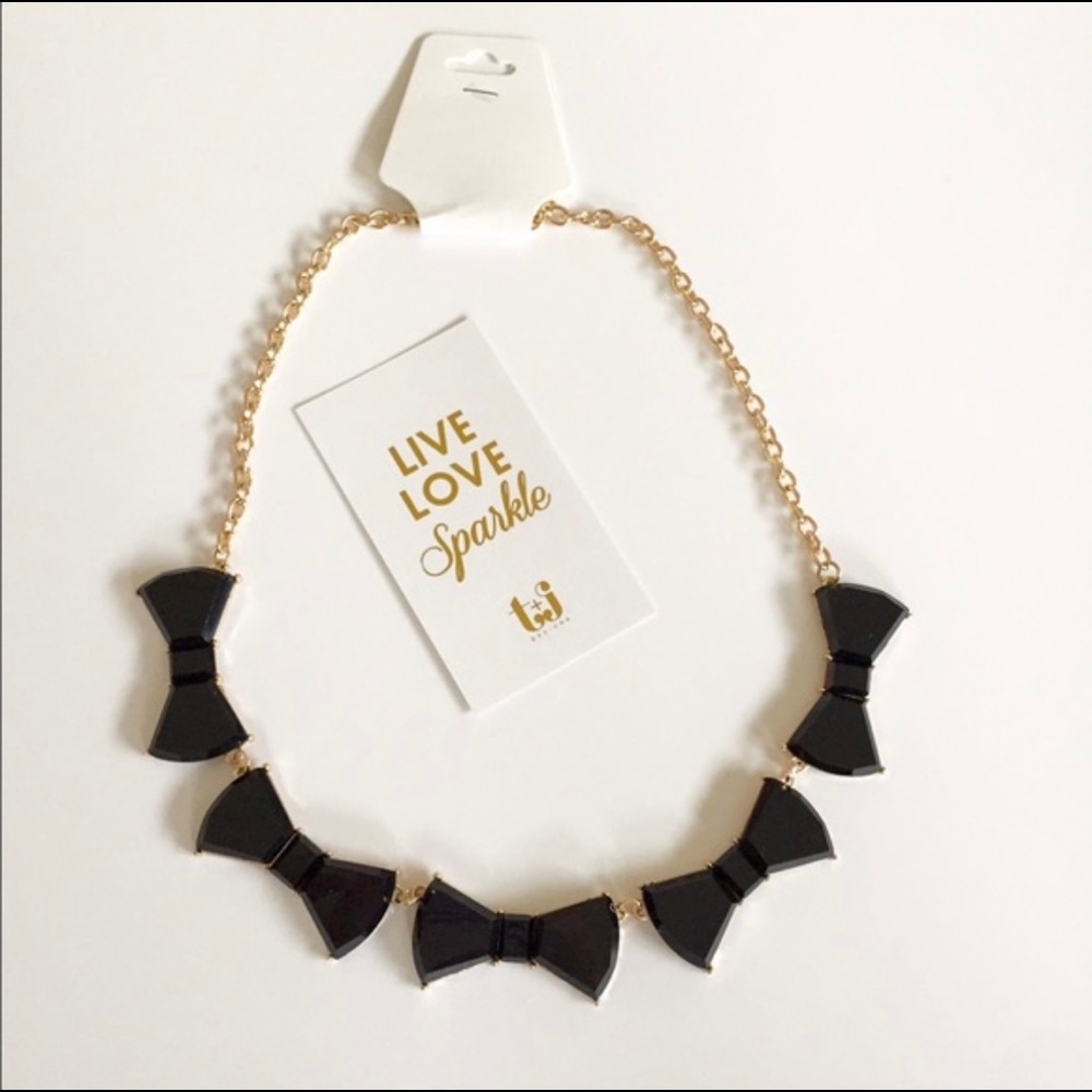Black bow necklace